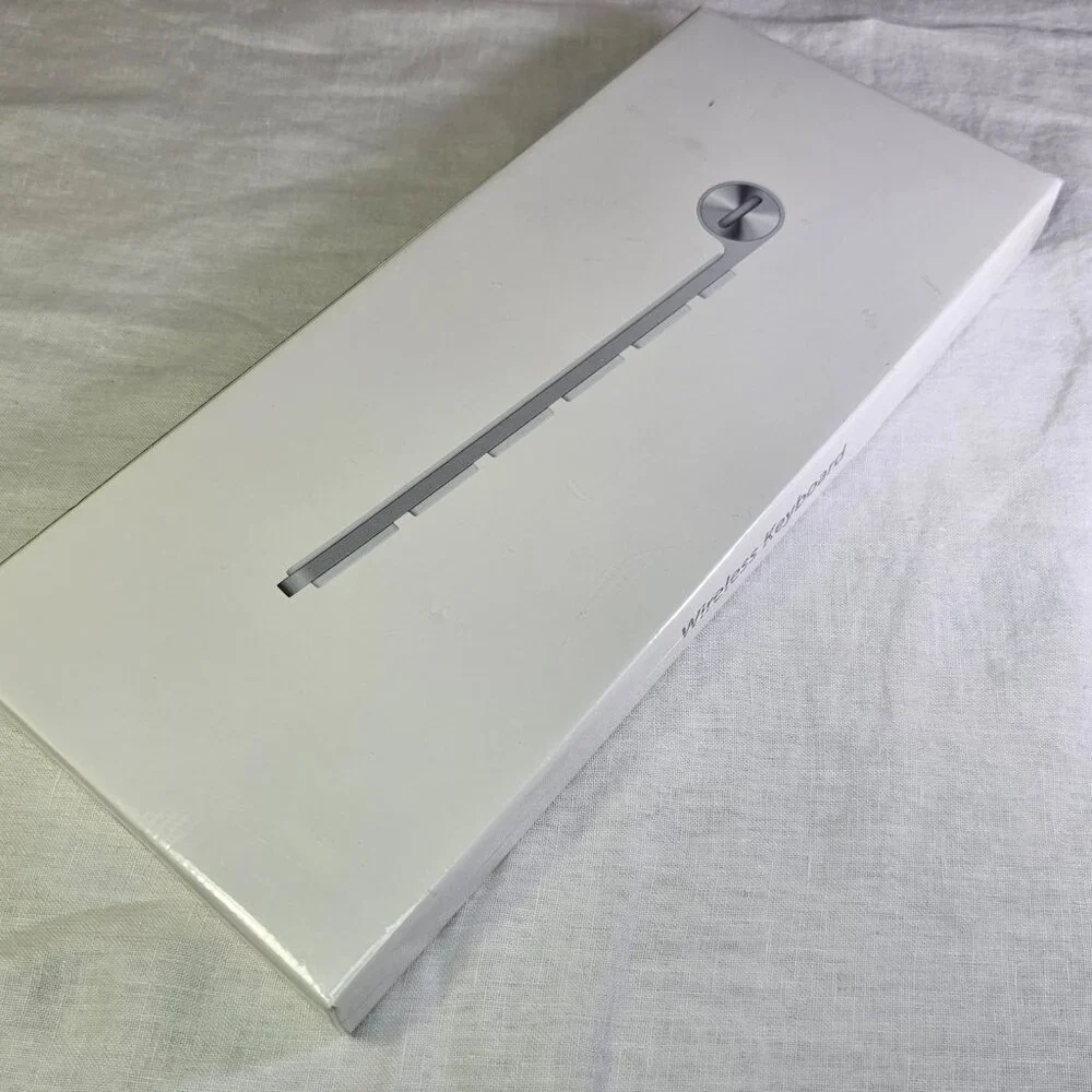NIB A1314, MC184LL/B Apple Wireless Bluetooth QWERTY 3rd Generation Keyboard
